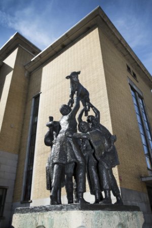 Frida M. Heil-Verver, Dans om het gouden kalf, 1976