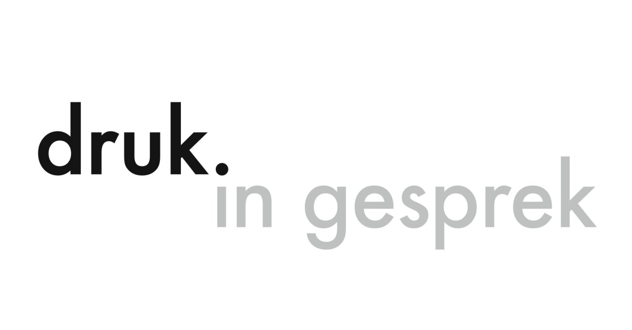 Druk in gesprek