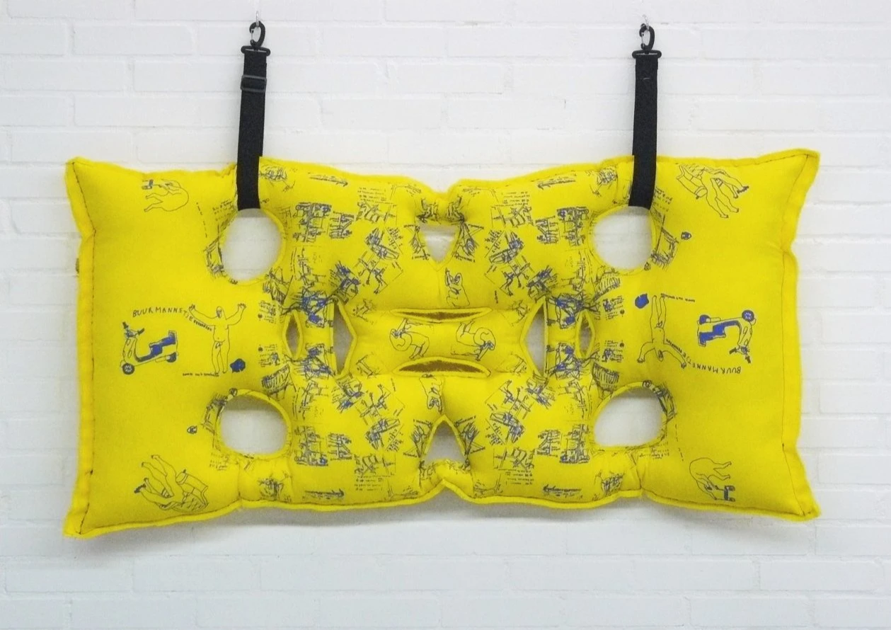 'Listen to the Hummingbird' 2020, zeefdruk op textiel